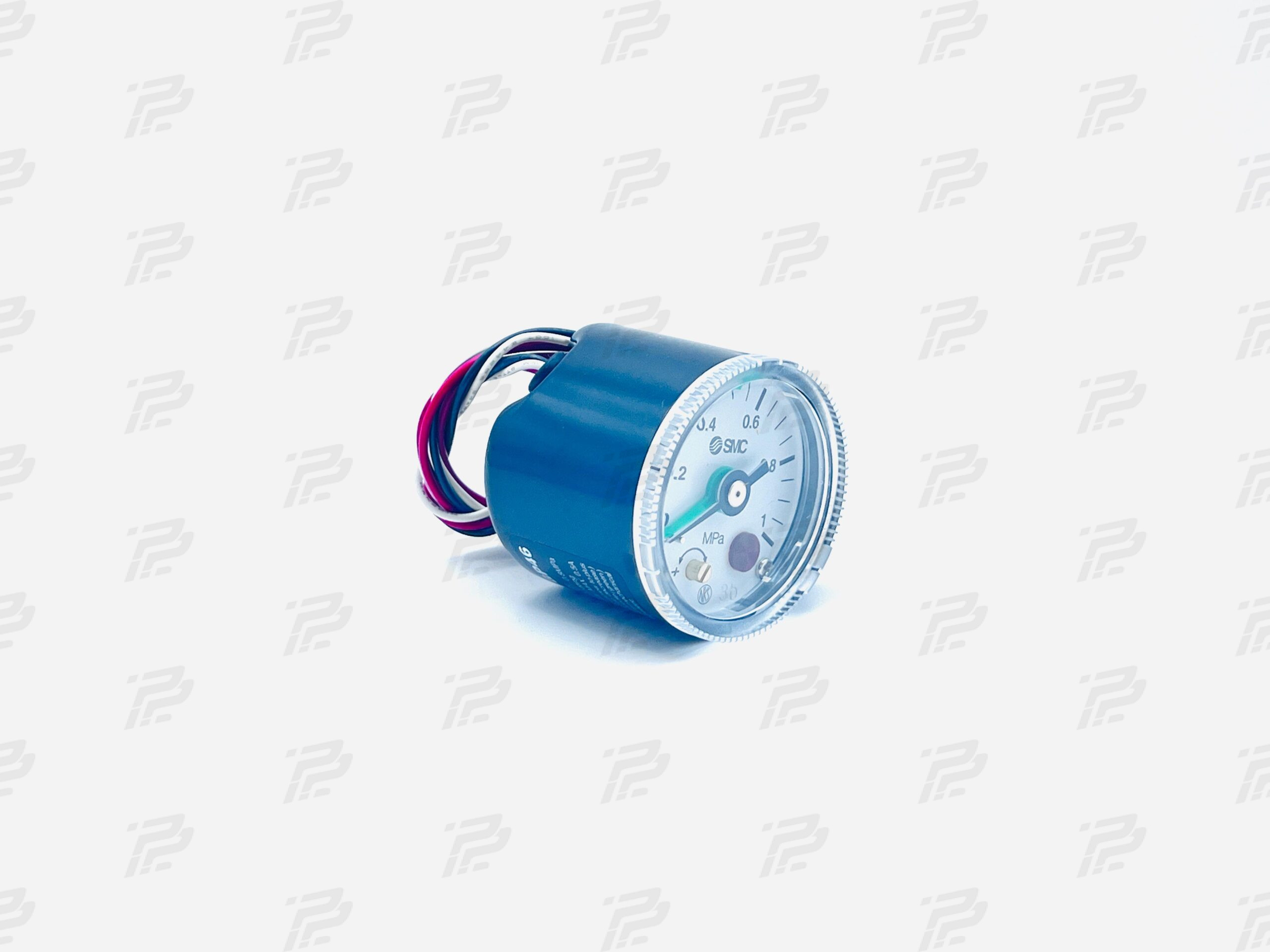 Pressure gauge with built-in switch