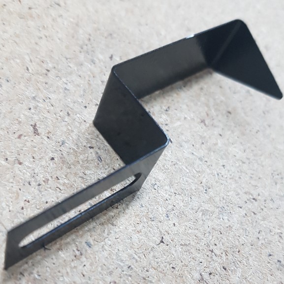 Seitliches Stapelrückhalteblech
